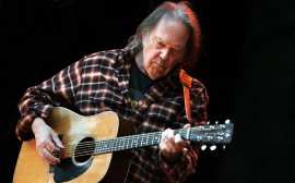 Neil Young Reverses Stance on ‘Corporate’ Glastonbury – Here’s Why He Was Right