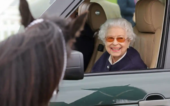 Queen makes public appearance at Royal Windsor horse show