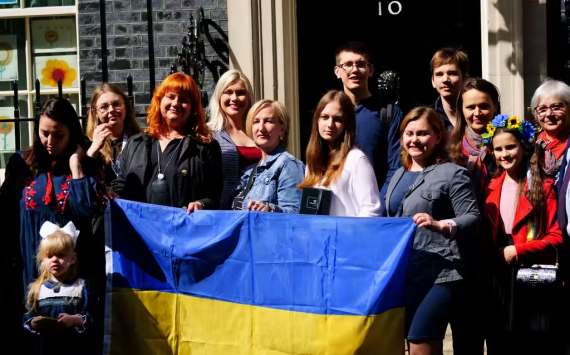 Ukrainian refugees meet Boris Johnson at No10 and tell him ‘We feel safe here’