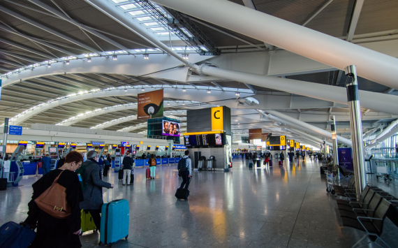 Border force staff at airports go on strike for three days